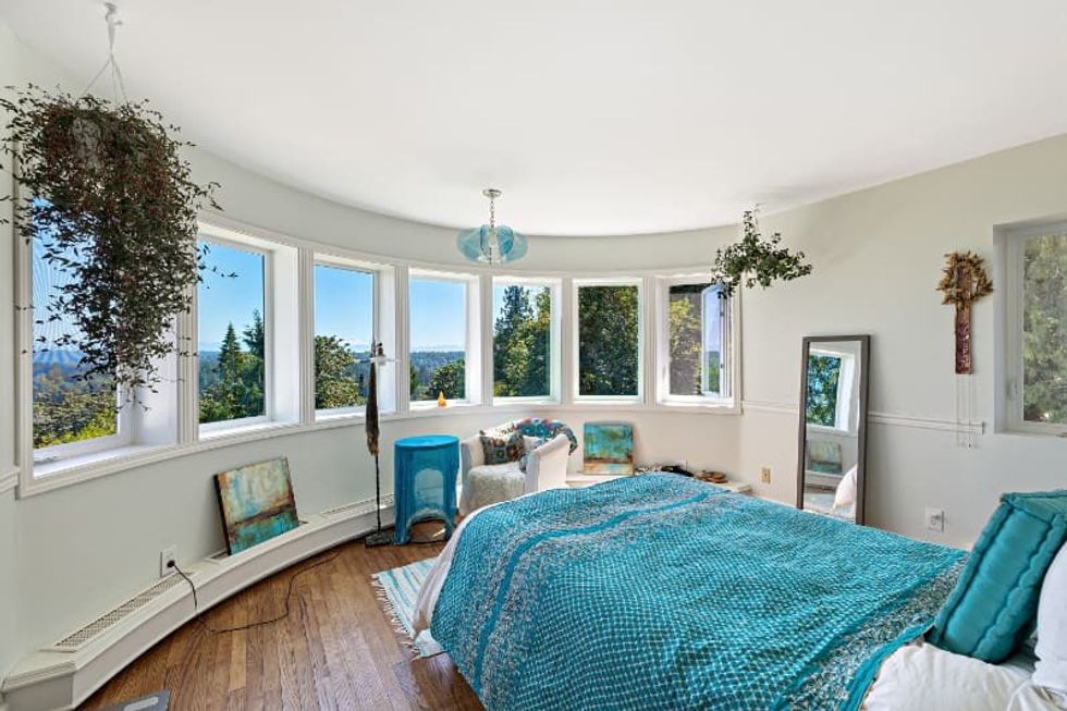 24990 88 avenue bed 2