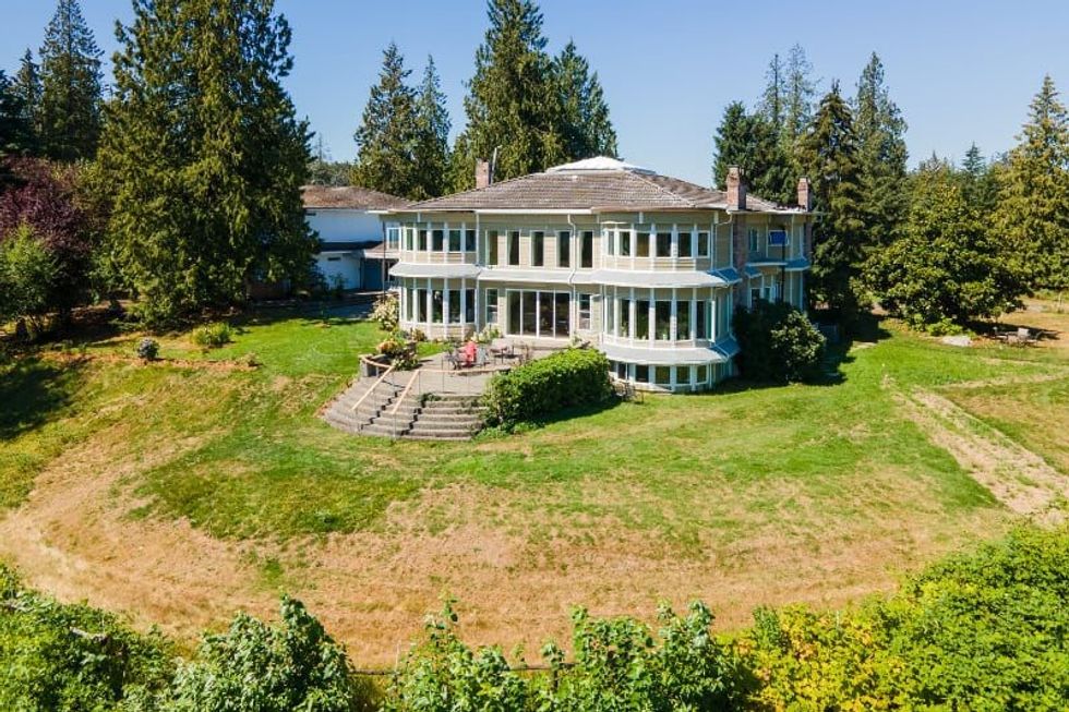 24990 88 avenue exterior 2