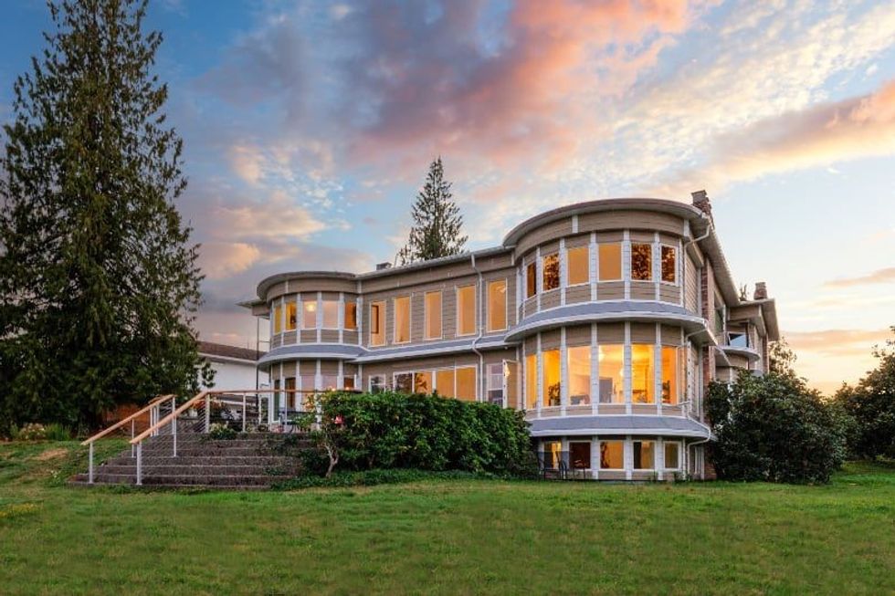 24990 88 avenue exterior