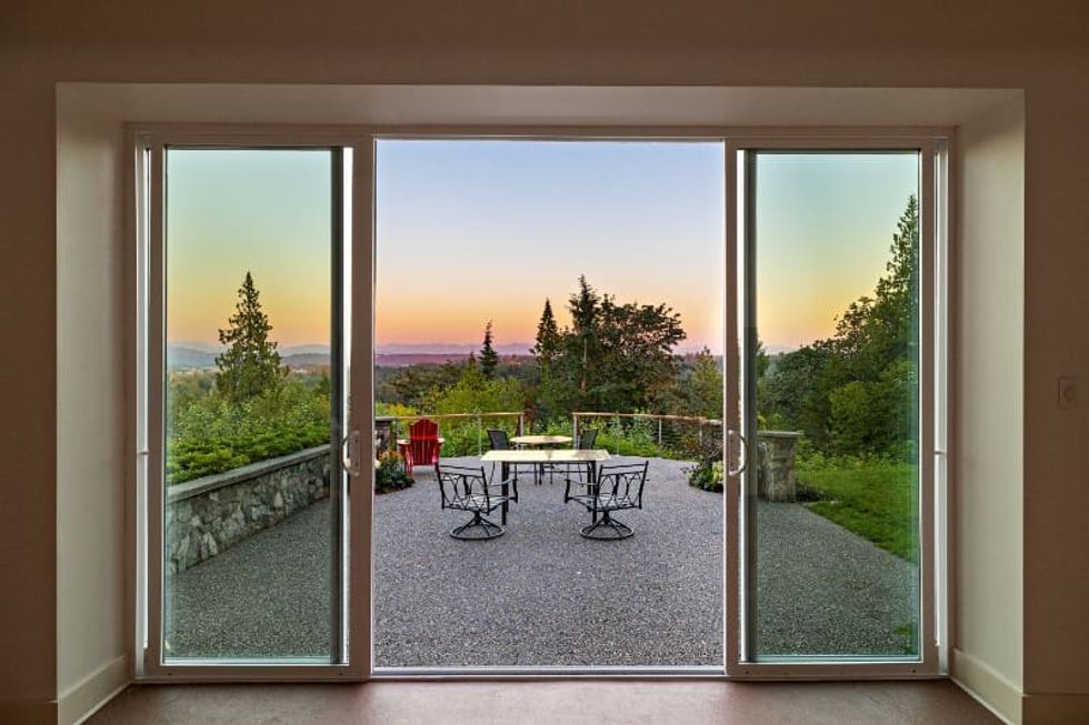 24990 88 avenue patio 2