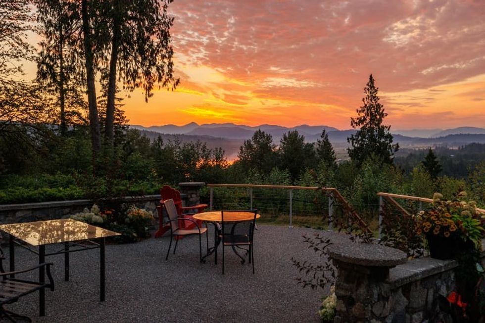 24990 88 avenue patio 3