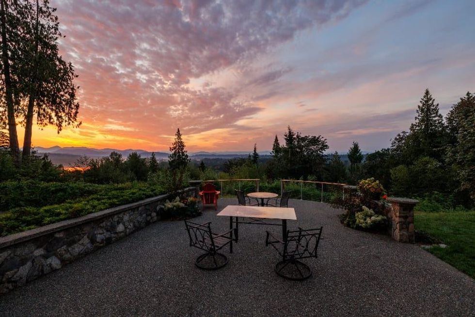 24990 88 avenue patio 4