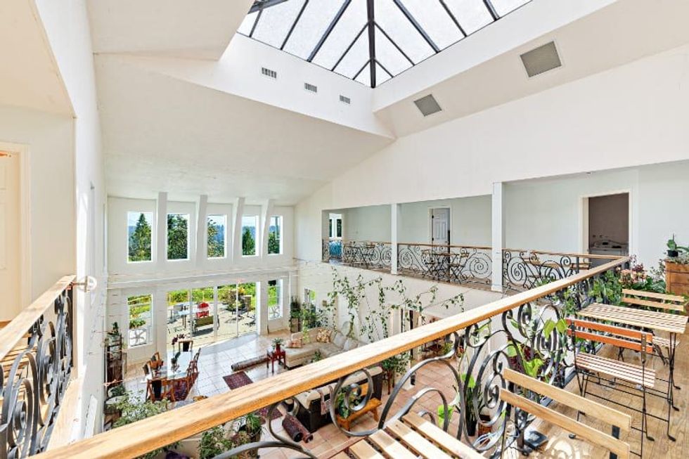 24990 88 avenue upper level 2