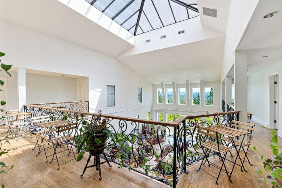 24990 88 avenue upper level