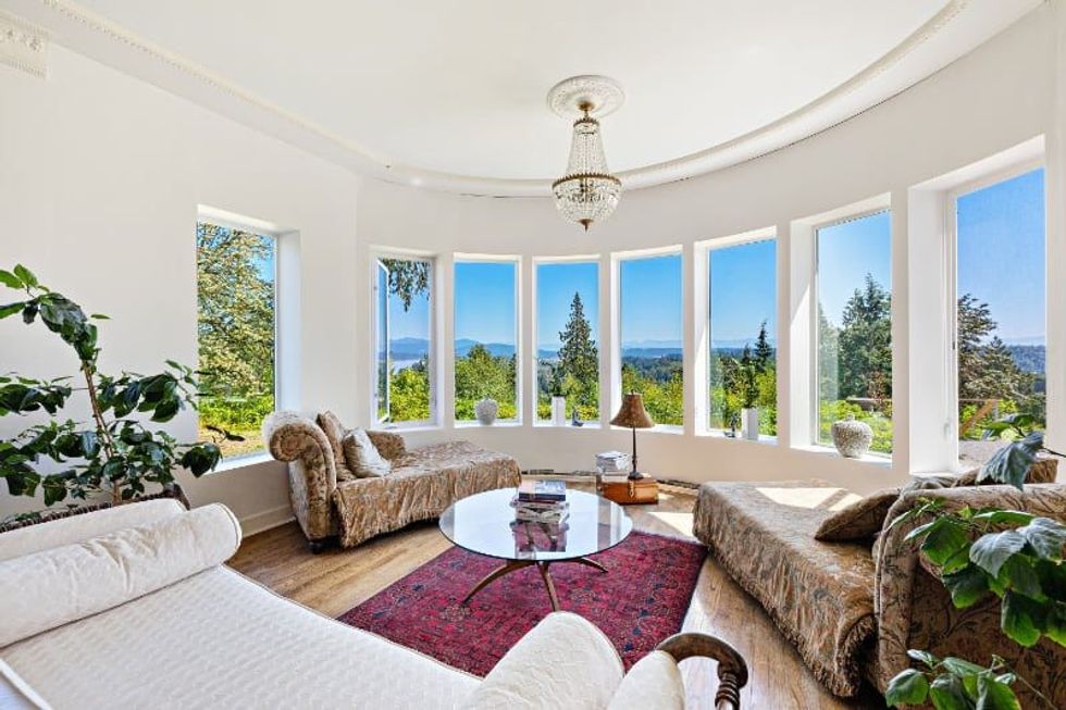 24990 88 avenue windows