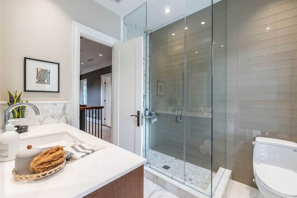 28 balsam avenue toronto e4991629 11 p