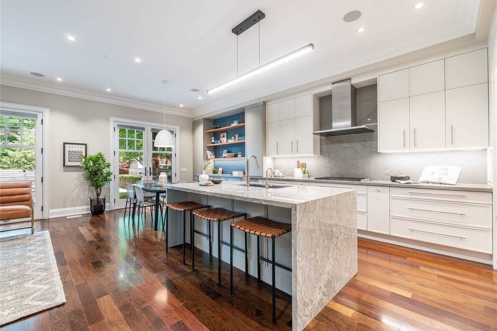 28 balsam avenue toronto e4991629 3 p