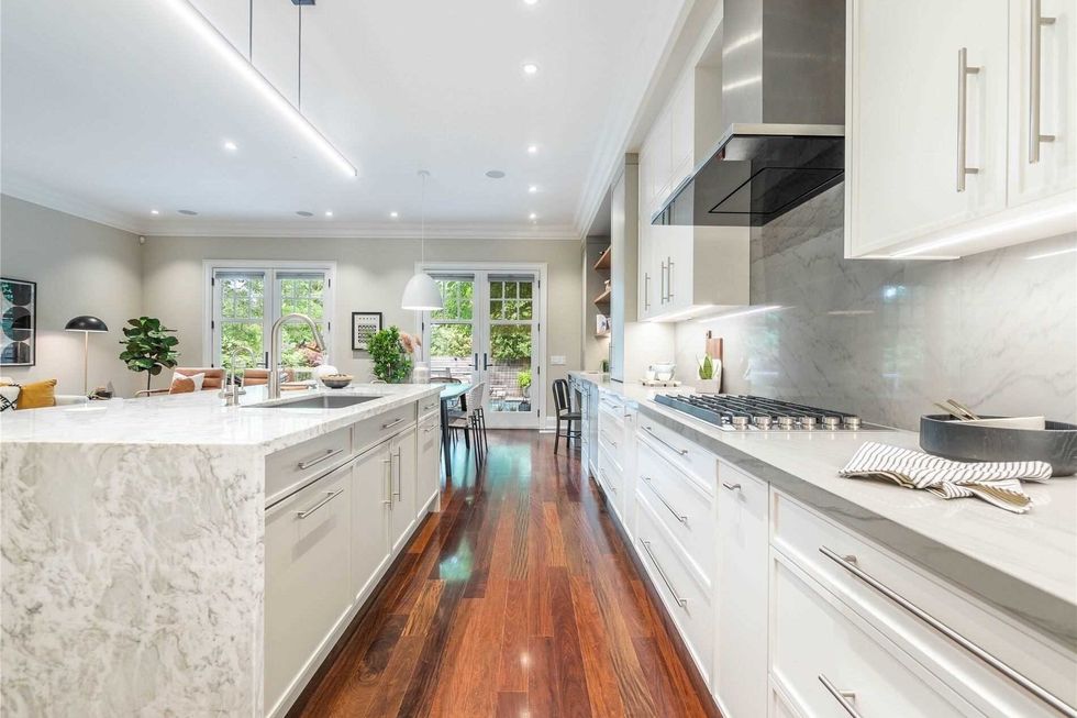 28 balsam avenue toronto e4991629 5 p