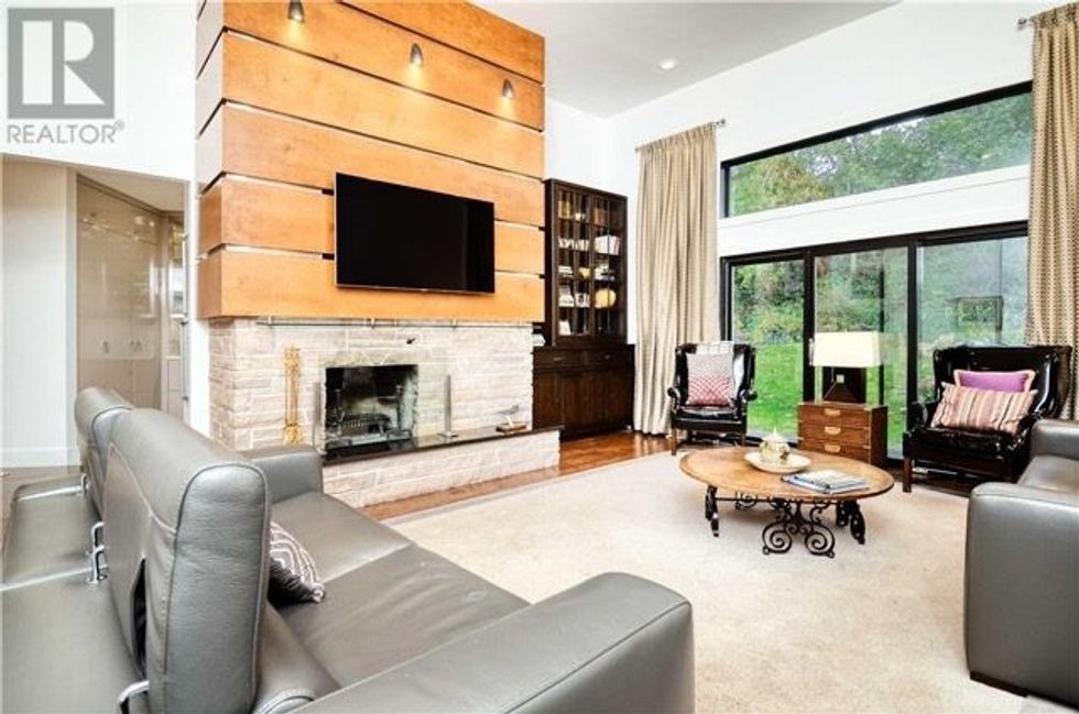 282 westmount boulevard living room