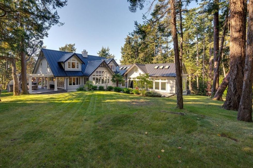 2840 sea view road saanich ten mile point 25