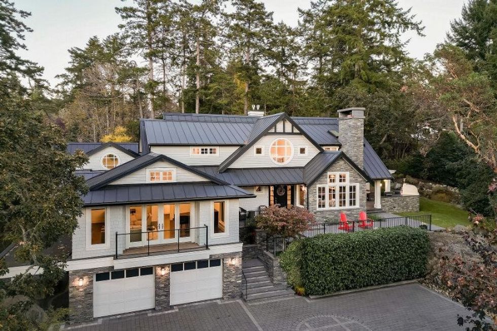 2840 sea view road saanich ten mile point 26