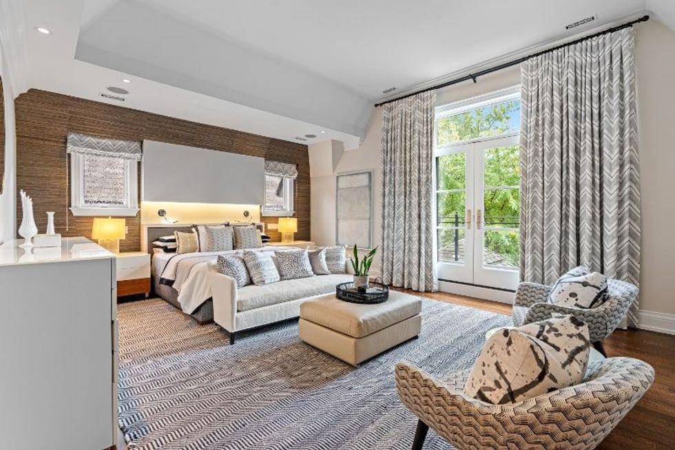 29 bayview wood hq 93 min