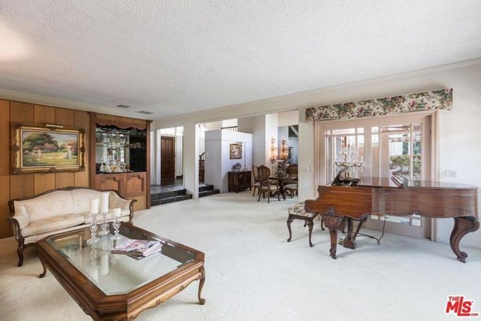 2c5120acbd8f139d6e965682e32ff24cw c0xd w685 h860 q80