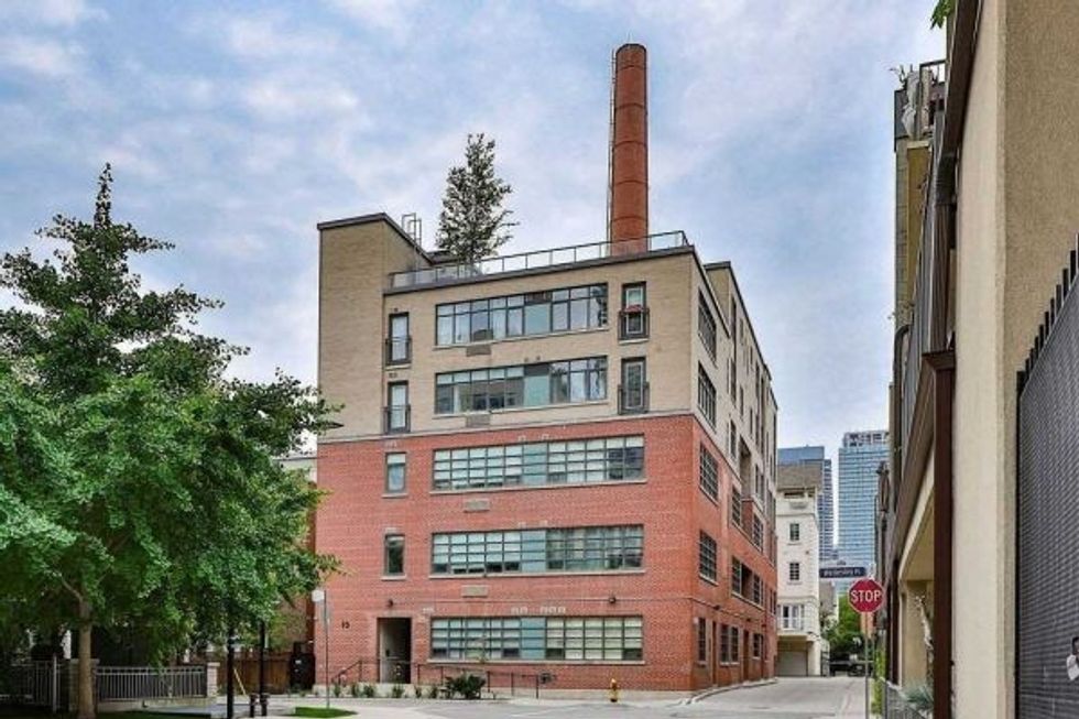 306 10 wellesley place toronto c5328486 1 p e1628100605387