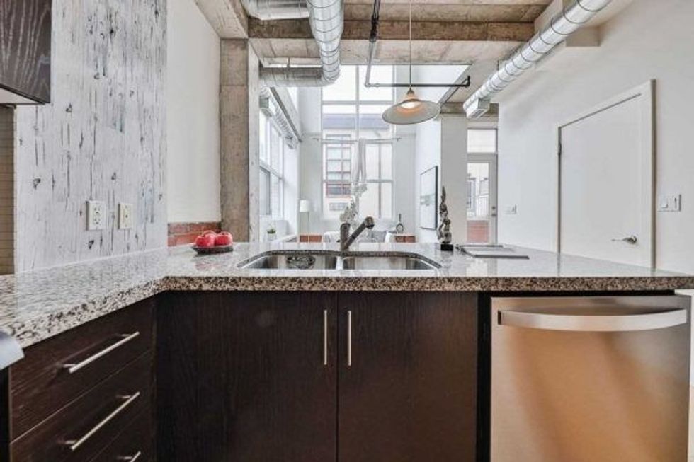 306 10 wellesley place toronto c5328486 10 p e1628100722643