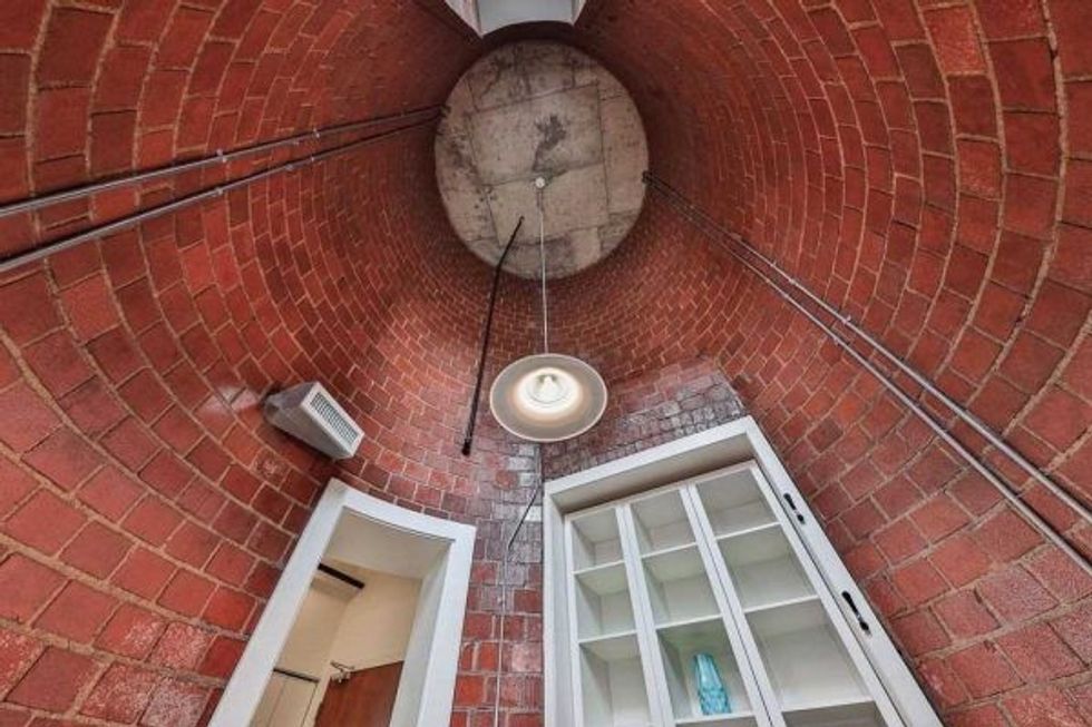 306 10 wellesley place toronto c5328486 4 p e1628101593995