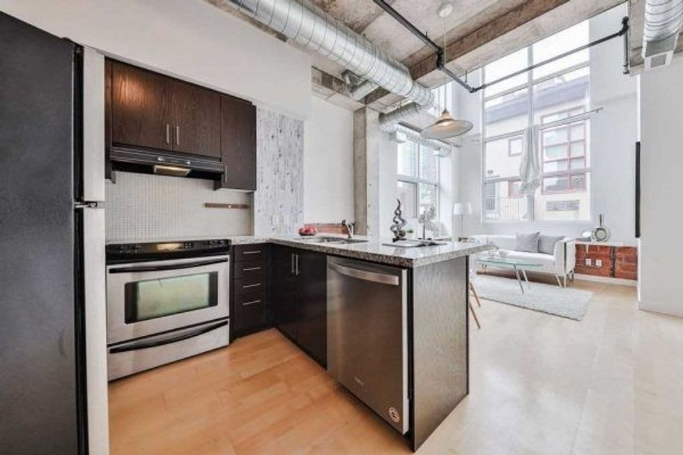 306 10 wellesley place toronto c5328486 6 p e1628100656514