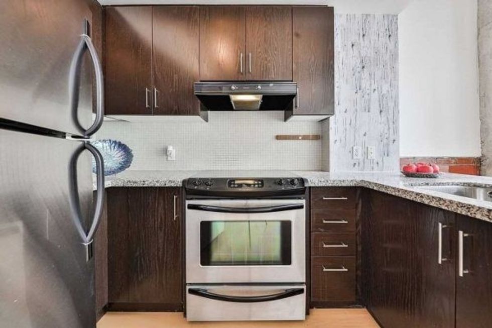 306 10 wellesley place toronto c5328486 9 p e1628100690196