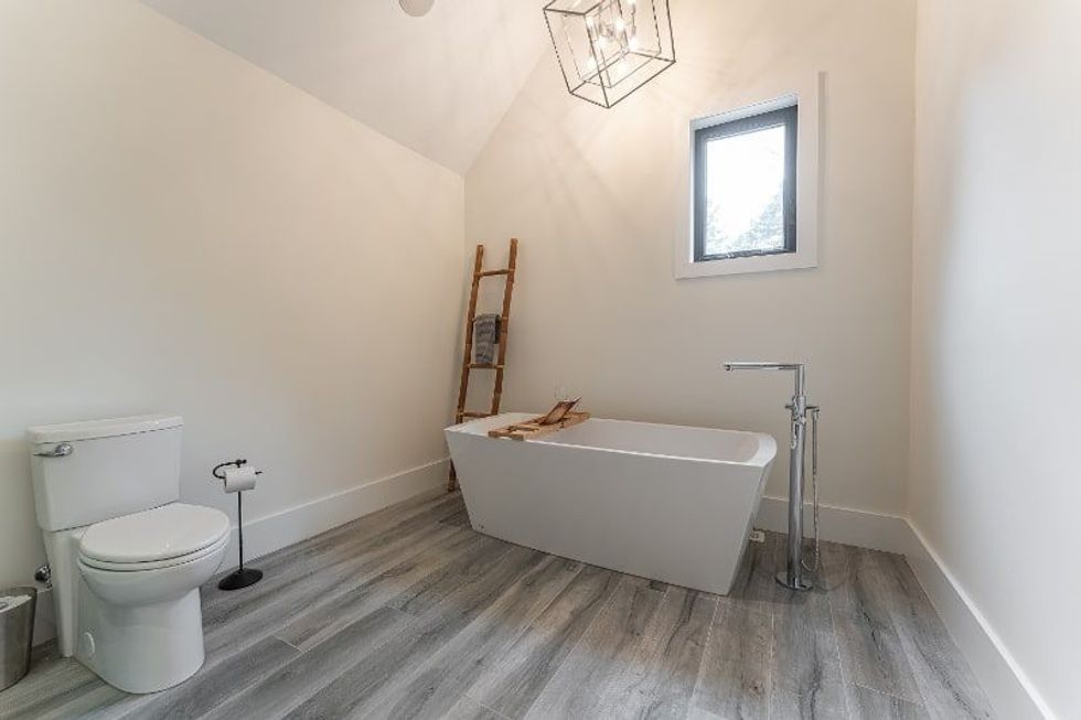 3196 west shore road bath min