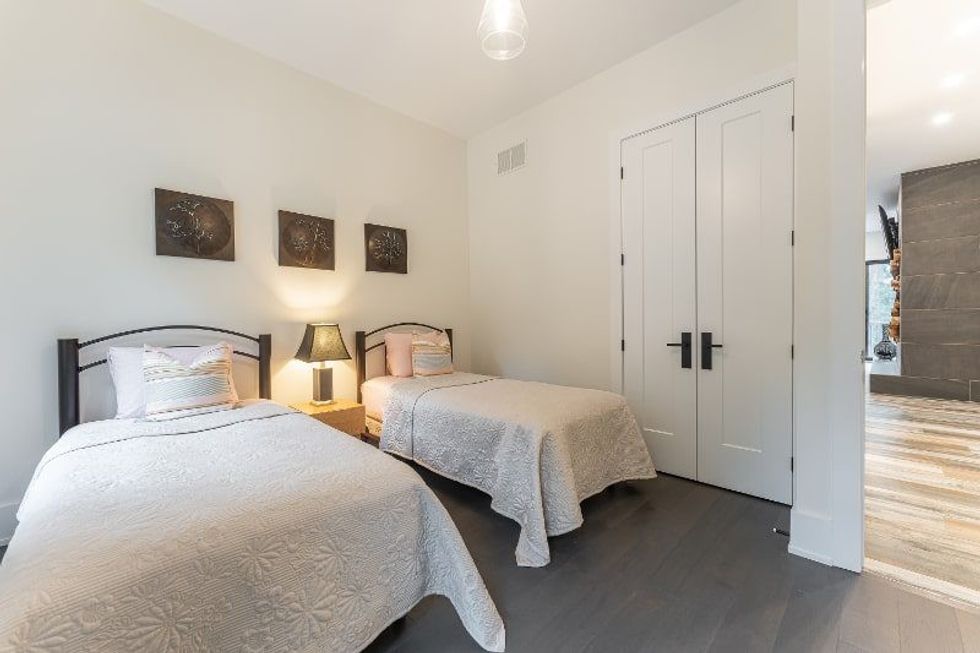 3196 west shore road bed 3 min