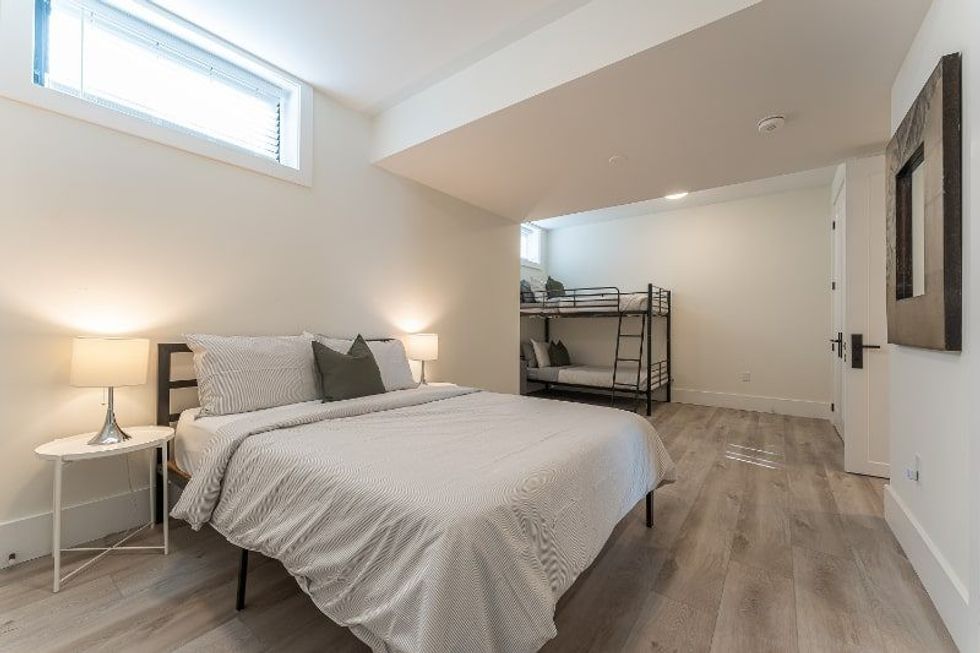 3196 west shore road bed 6 min