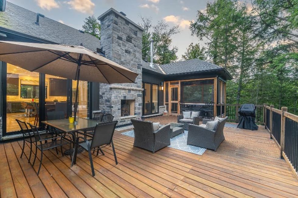 3196 west shore road deck 3 min