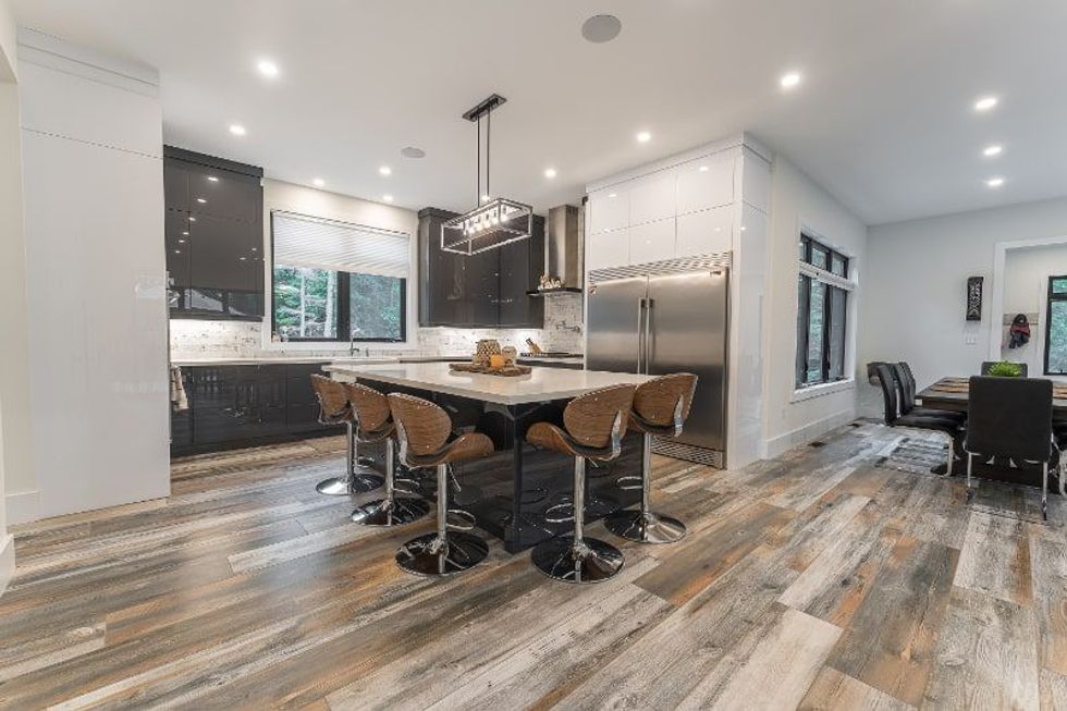 3196 west shore road kitchen min