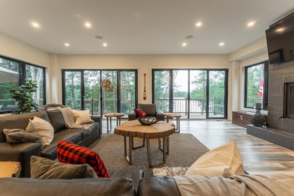 3196 west shore road living min