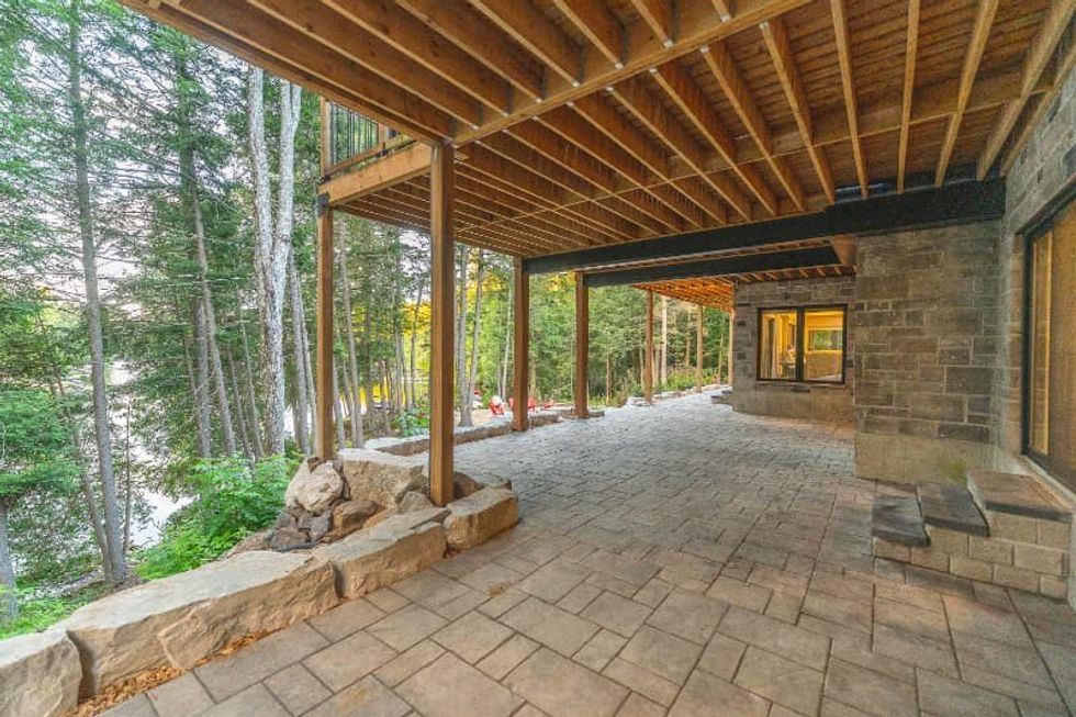 3196 west shore road lower deck min