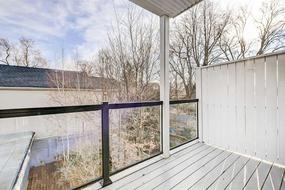 33 lee avenue toronto e5088237 7 p