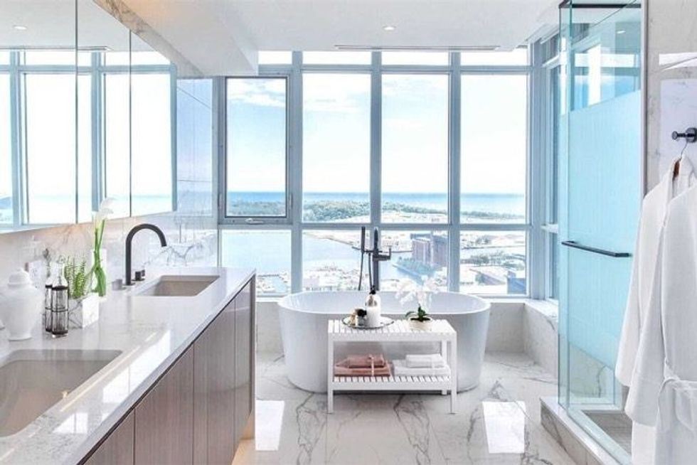 3309 15 iceboat terrace toronto c5905995 12 p medium