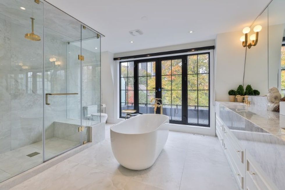 34a sherwood ave bathroom min