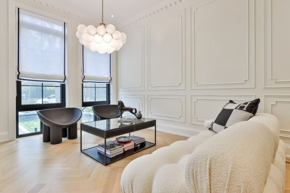 34a sherwood ave living room 2 min