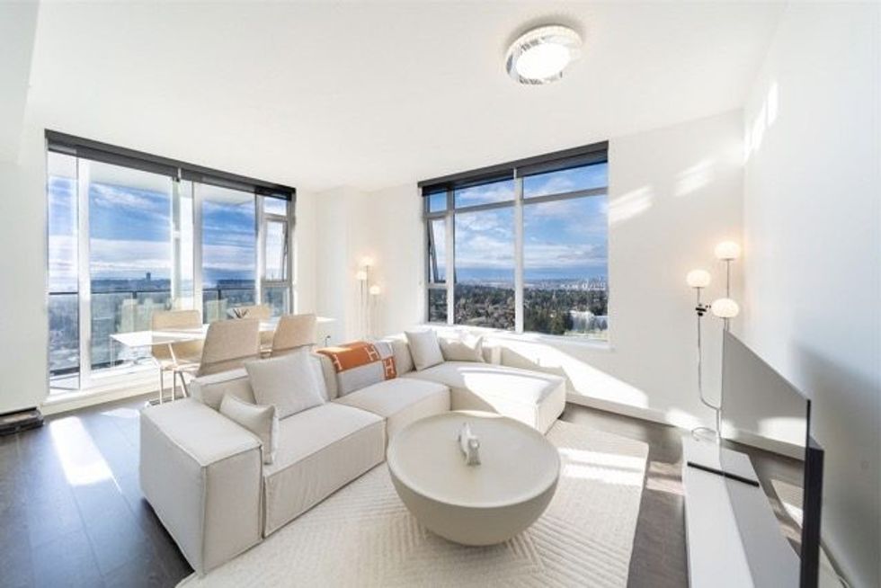 3702 9887 whalley boulevard living room 2