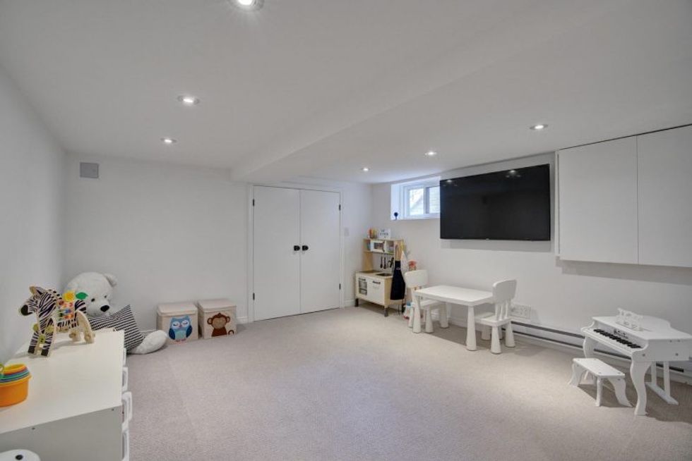 380 old orchard grove toronto large 023 023 380 old orchard grove toronto 1498x1000 72dpi e1596813489857