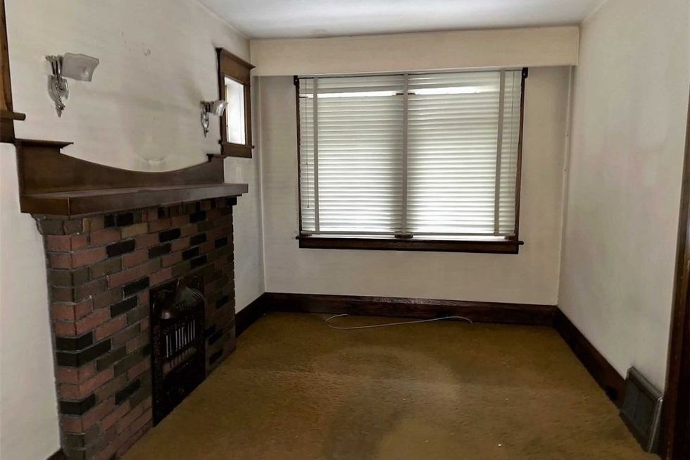 388 Rhodes Avenue toronto flashlight