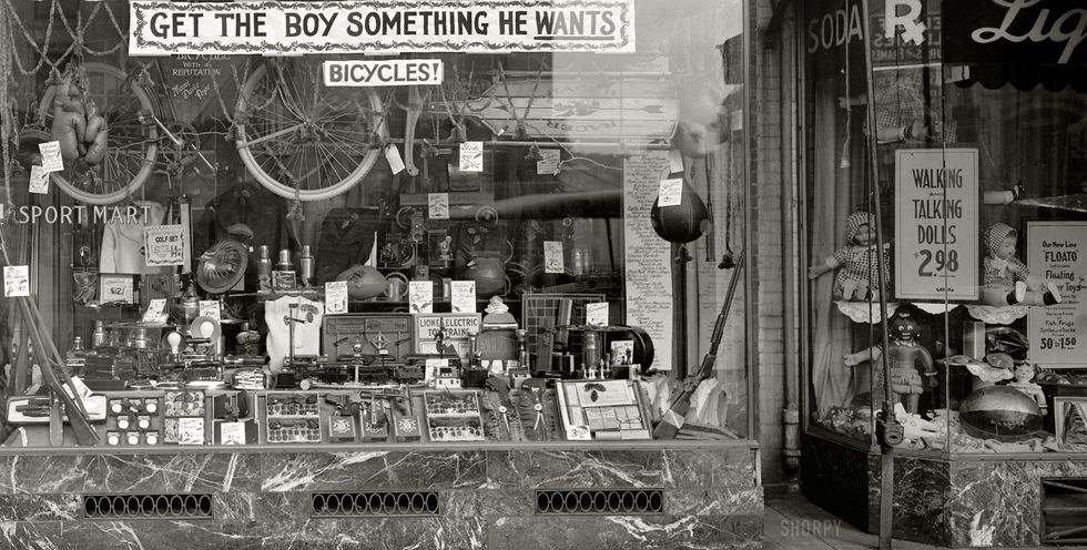 4 toronto christmas windows c1940 scaled 1