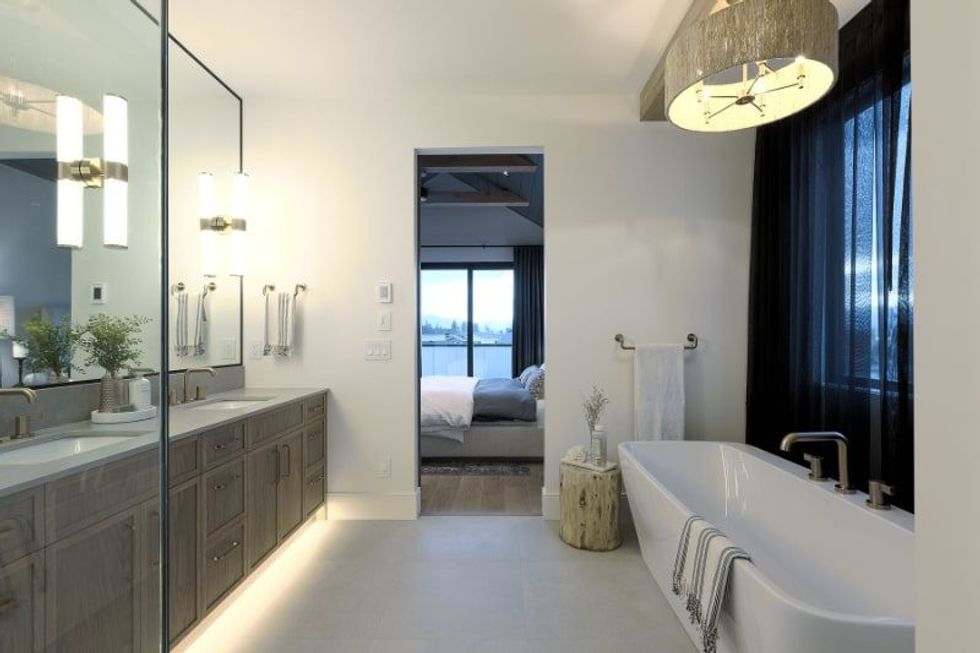 4266 ladd court bath 3 min