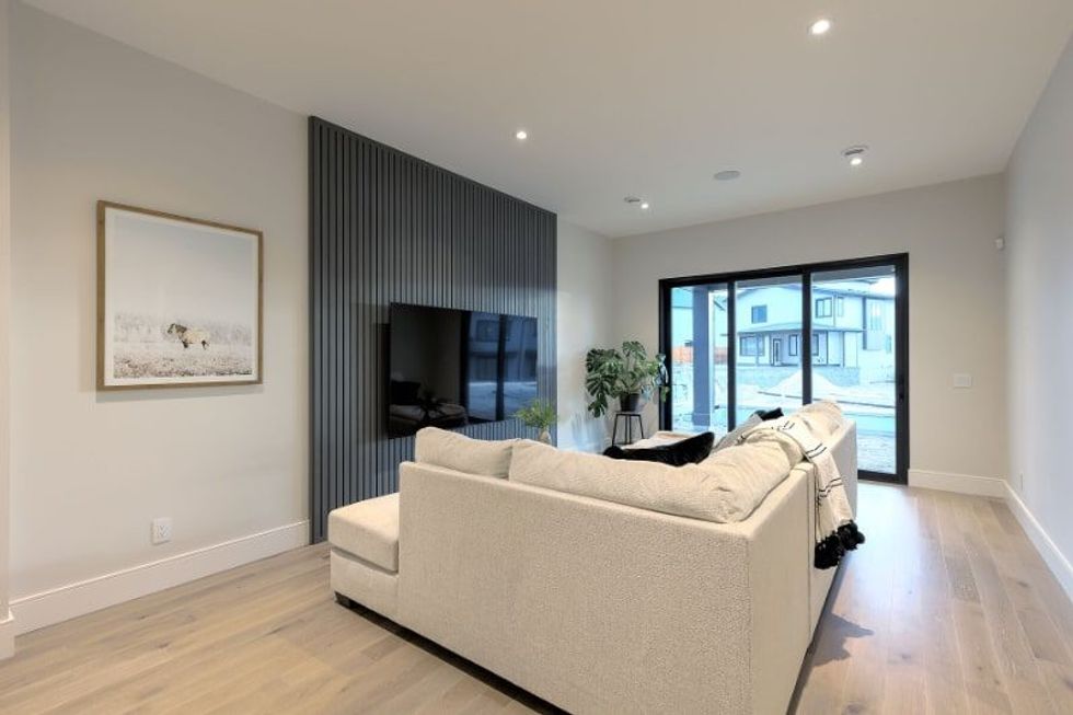 4266 ladd court living 2 min