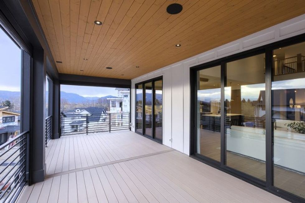 4266 ladd court porch min