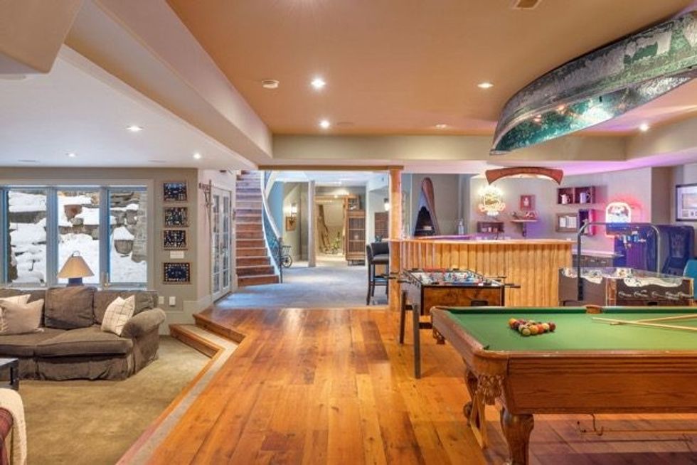 4390 anderson street games room