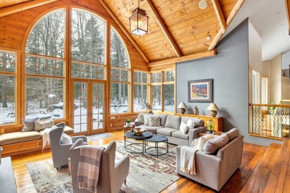 4390 anderson street greast room 3