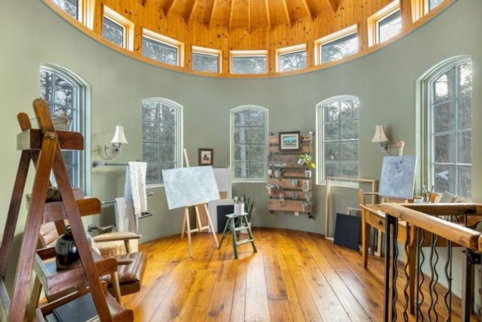 4390 anderson street rotunda