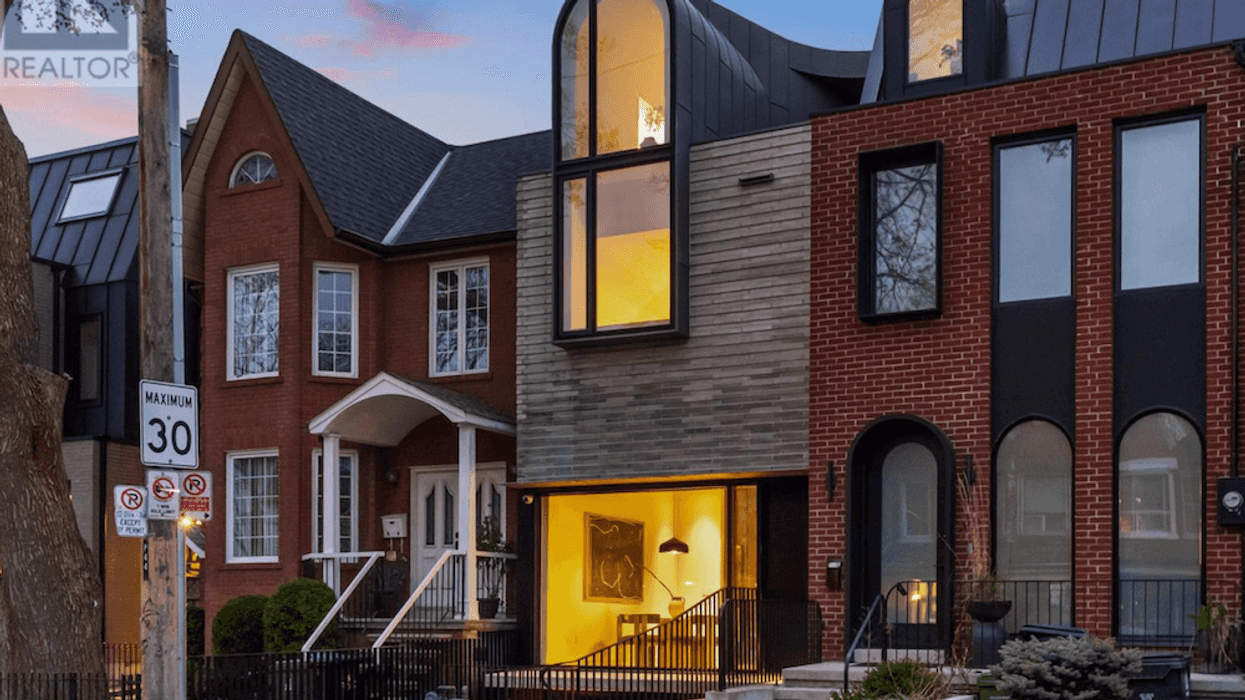 Soft Curves, Strong Vision: Don't Miss This Trinity Bellwoods Home