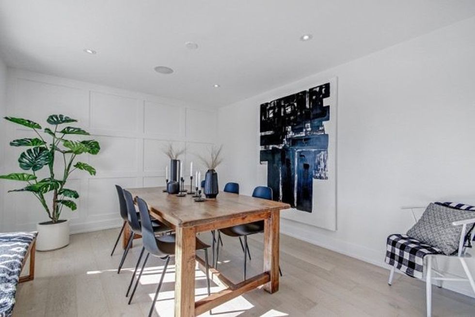 474 southland crescent dining room