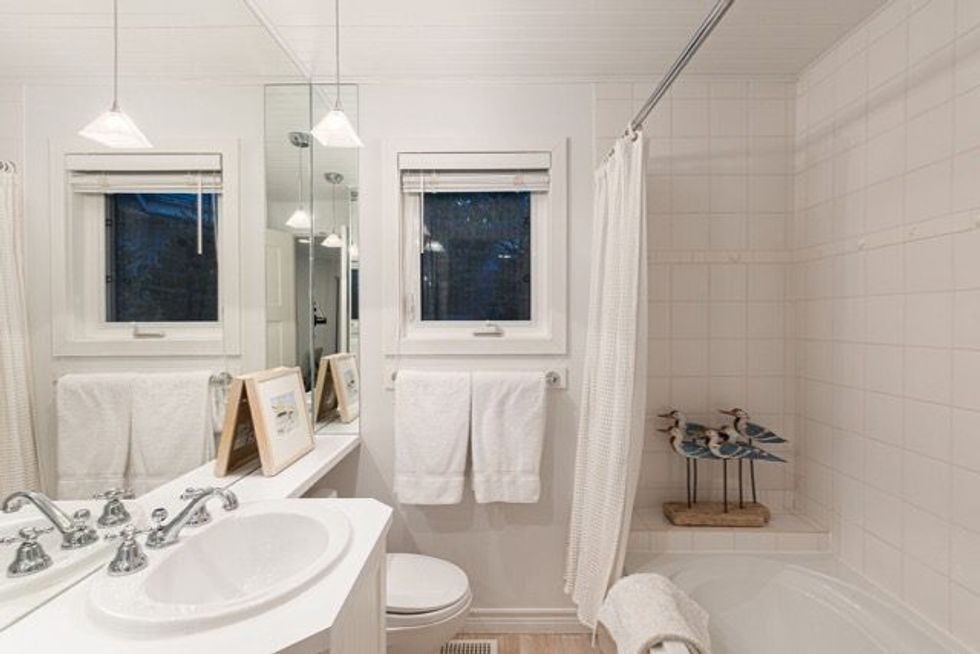 48 parklane court bathroom medium