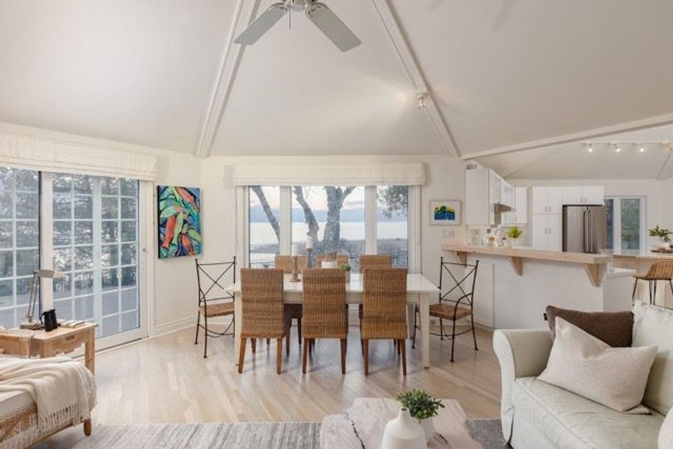 48 parklane court dining medium