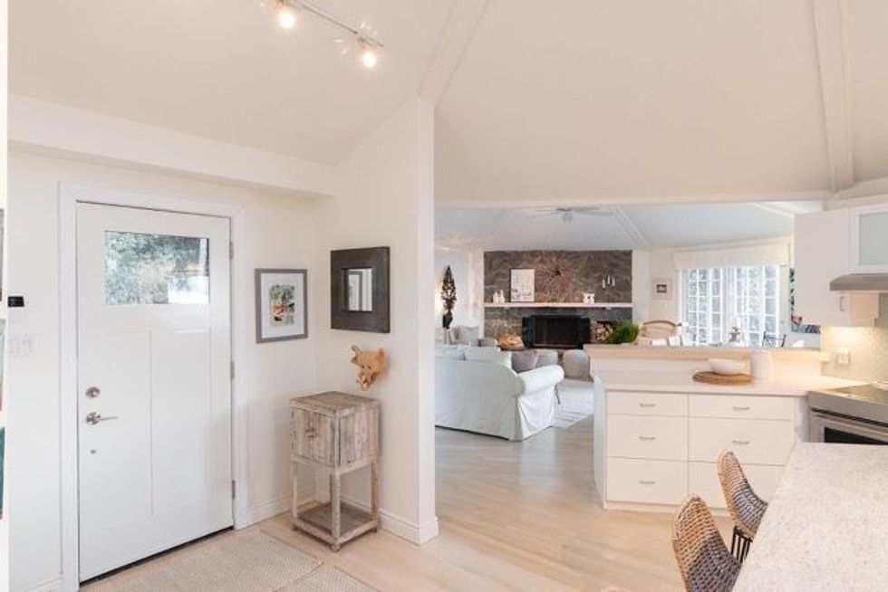 48 parklane court entry medium