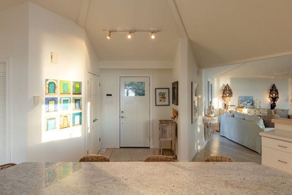 48 parklane court foyer medium