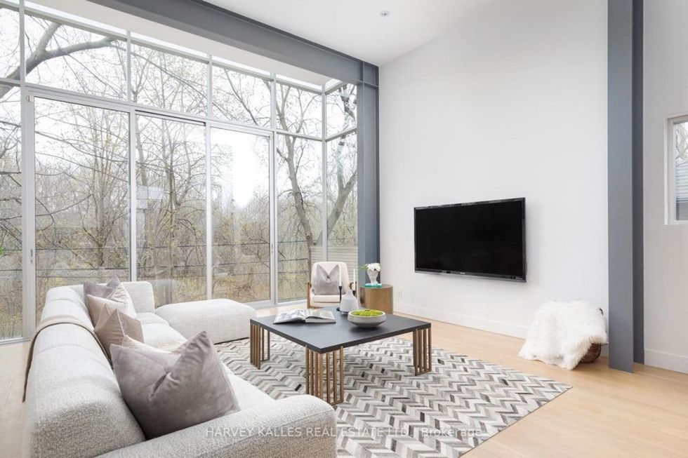 561 arlington avenue living room 2 1024x682